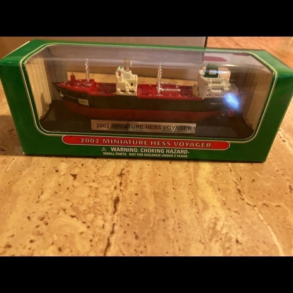 2002 Hess Voyager scale Boat New in box
